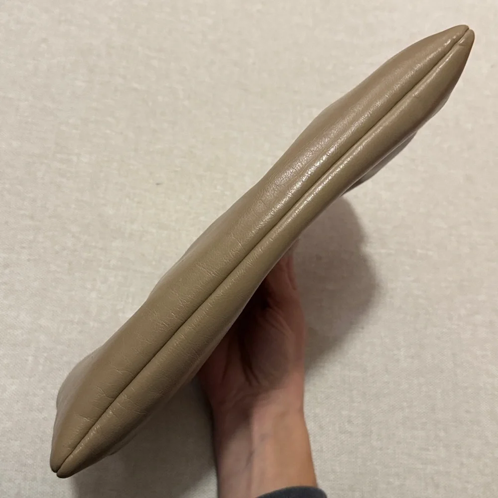 Gorgeous Vintage Clutch-Faux Leather-Lucite Trim in Brown-Gold Tone Metal Close - Picture 12 of 16